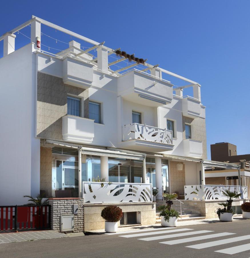 Piccadilly Rooms Restaurant And Beach Санта Мария ал Баньо Екстериор снимка