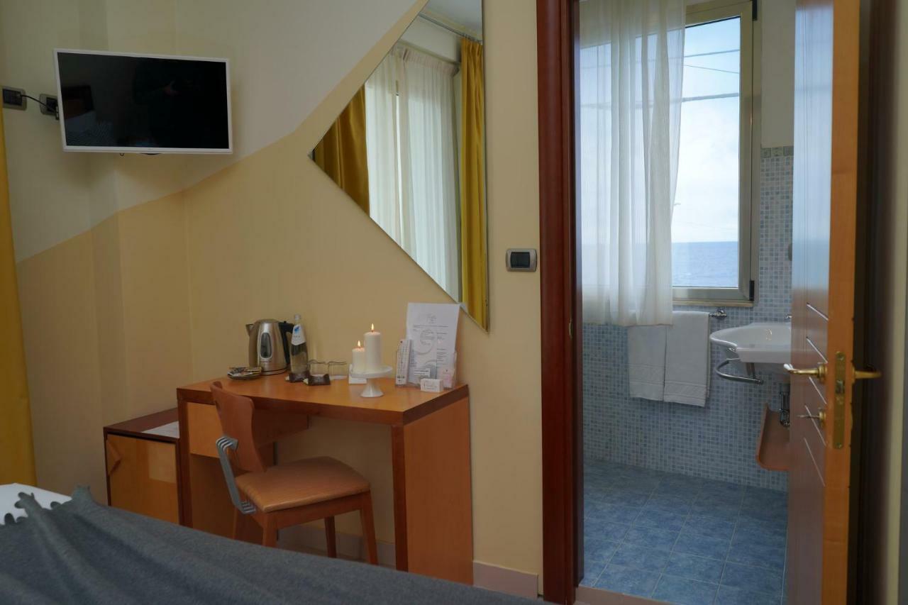 Piccadilly Rooms Restaurant And Beach Санта Мария ал Баньо Екстериор снимка